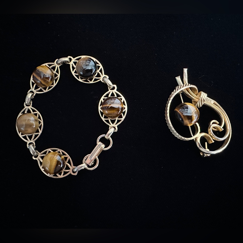 Vintage  gold-tone 7 " bracelet and matching brooch with tiger-eye style stones